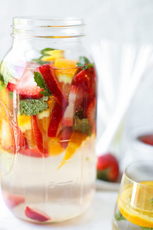 Strawberry Detox Water-Make this invigorating, fruity and naturally sweet Strawberry Detox Water in 5 minutes or less. Perk up and hydrate all in one glass of goodness that just screams summertime! Recipe, healthy, drinks, vegan, gluten free, infused water | pickledplum.com