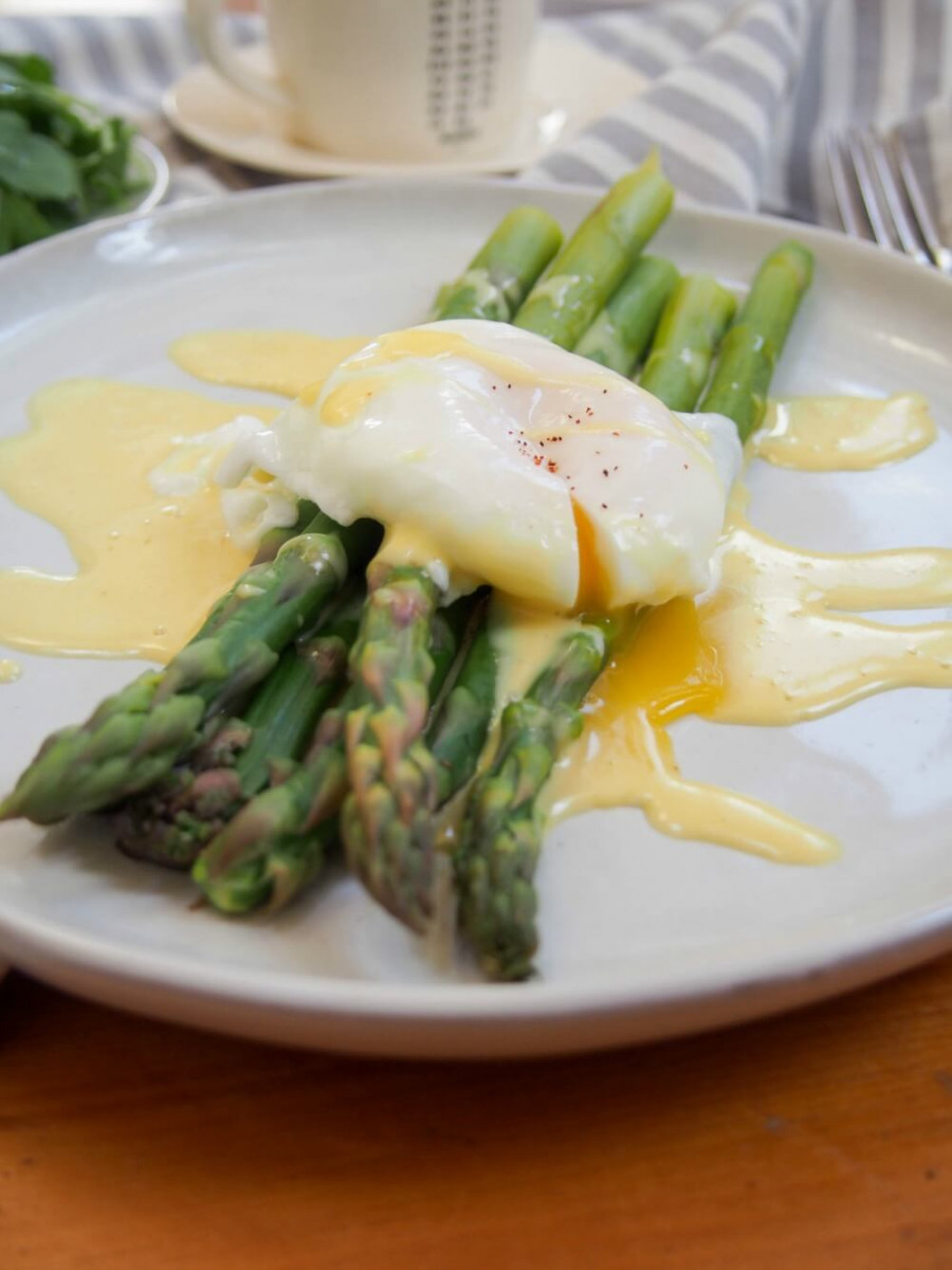 Asparagus with Easy Blender Hollandaise Sauce 1