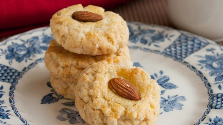 Chinese Restaurant Almond Cookies