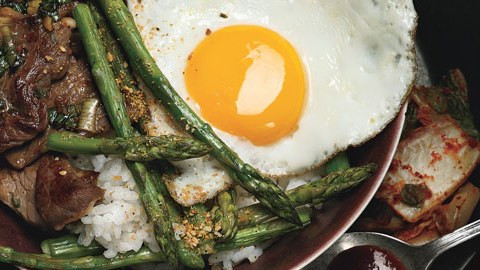 Korean Rice Bowl with Steak, Asparagus, and Fried Egg