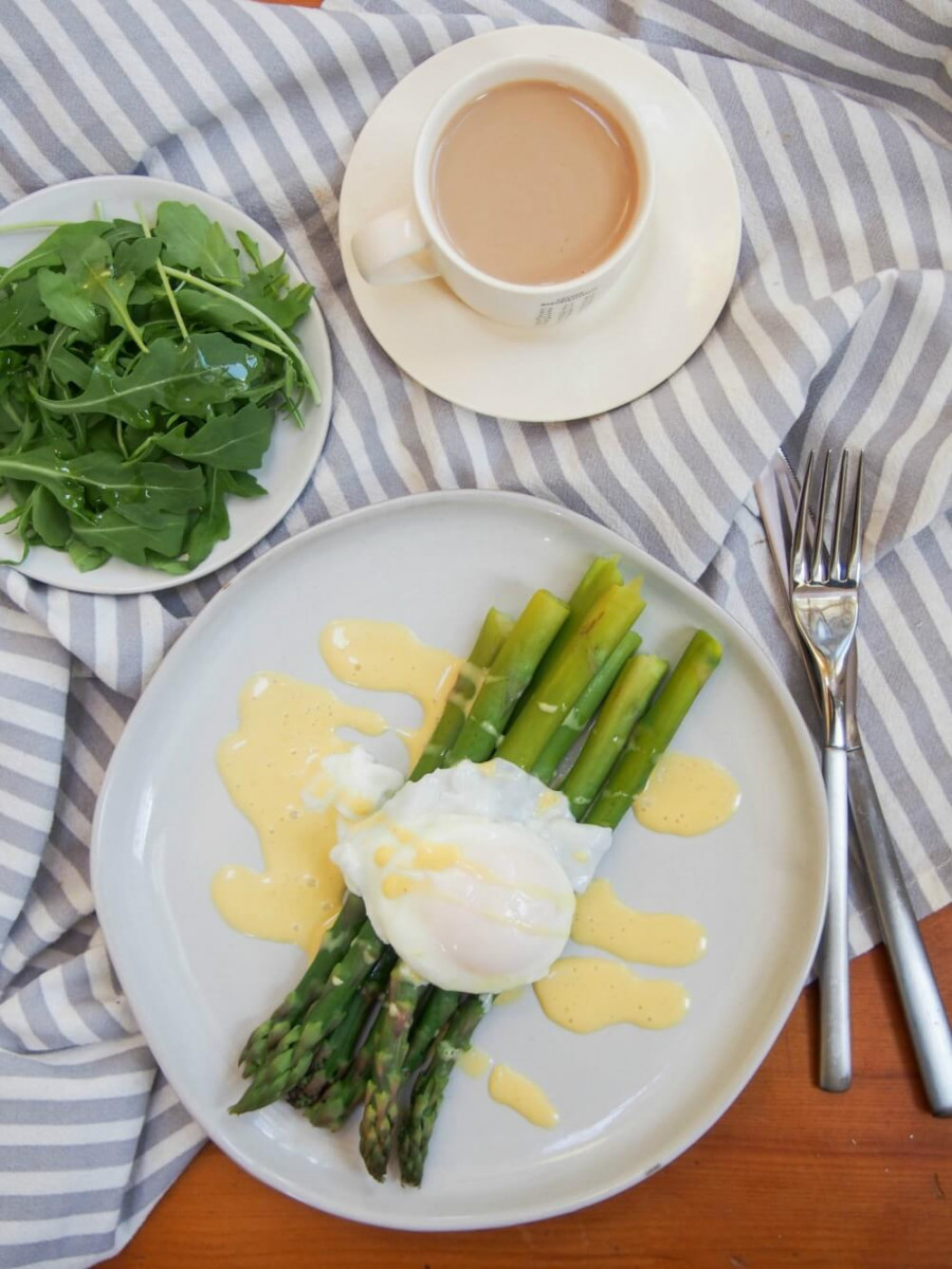 Asparagus with Easy Blender Hollandaise Sauce