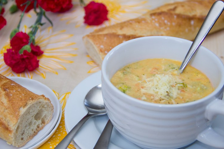 Skinny Broccoli Cheddar Soup