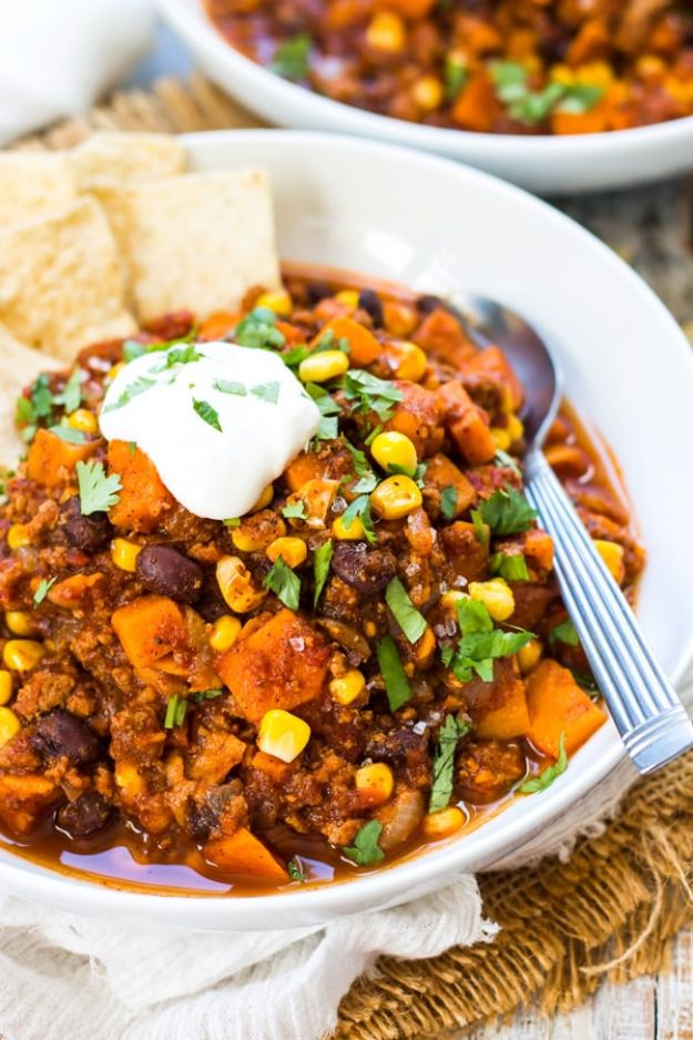 Chili Recipes - Healthy Sweet Potato Ground Turkey Chili - Easy Crockpot, Instant Pot and Stovetop Chili Ideas - Healthy Weight Watchers, Pioneer Woman - No Beans, Beef, Turkey, Chicken https://diyjoy.com/chili-recipes