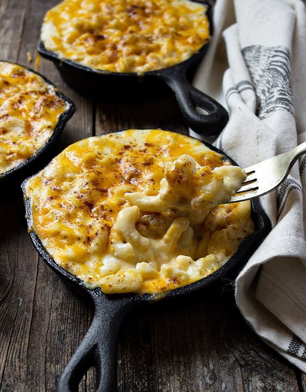 Macaroni and Cheese Recipes - Homemade Creamy Mac And Cheese - Best Mac and Cheese Recipe - Baked, Crockpot, Stovetop and Easy, Quick Variations - Homemade, Creamy Sauce - Pioneer Woman Favorites - Velveets Cheddar and 3 Cheese Bacon, Breadcrumbs http://diyjoy.com/mac-and-cheese-recipes