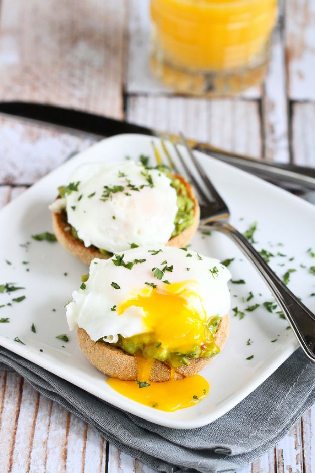Eggs Benedict Recipes - Chipotle Guacamole Eggs Benedict - Best Benedicts and Recipe Ideas for Breakfast, Brunch and Lunch - Easy and Quick Eggs Benedict, Classic, Salmon, Vegetarian and Healthy Variations - How to Make Hollandaise Sauce - Pioneer Woman Favorites - Eggs Benedict Casserole for A Crowd http://diyjoy.com/eggs-benedict-recipes