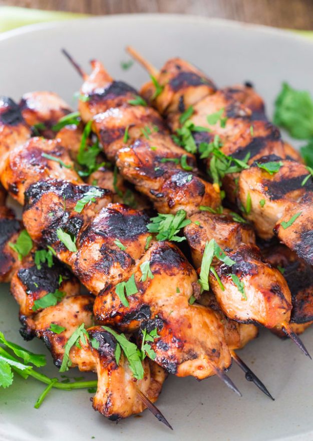 Best Barbecue Recipes - Beer and Honey BBQ Chicken Skewers - Easy BBQ Recipe Ideas for Lunch, Dinner and Quick Party Appetizers - Grilled and Smoked Foods, Chicken, Beef and Meat, Fish and Vegetable Ideas for Grilling - Sauces and Rubs, Seasonings and Favorite Bar BBQ Tips http://diyjoy.com/best-bbq-recipes