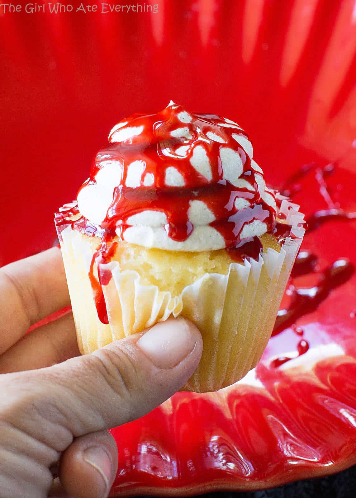 Bloody Halloween Cupcakes
 How to Make Edible Blood