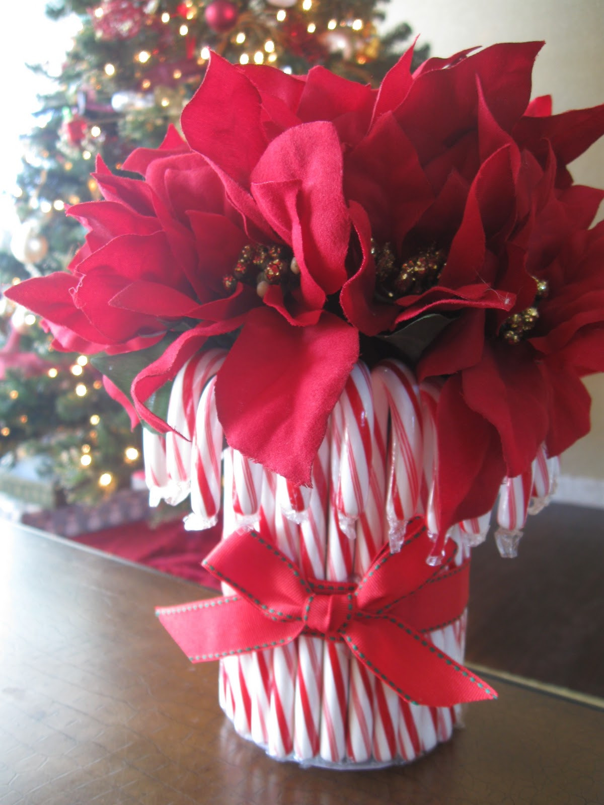 Candy Cane Centerpieces For Christmas
 DIY Candy Cane Vase