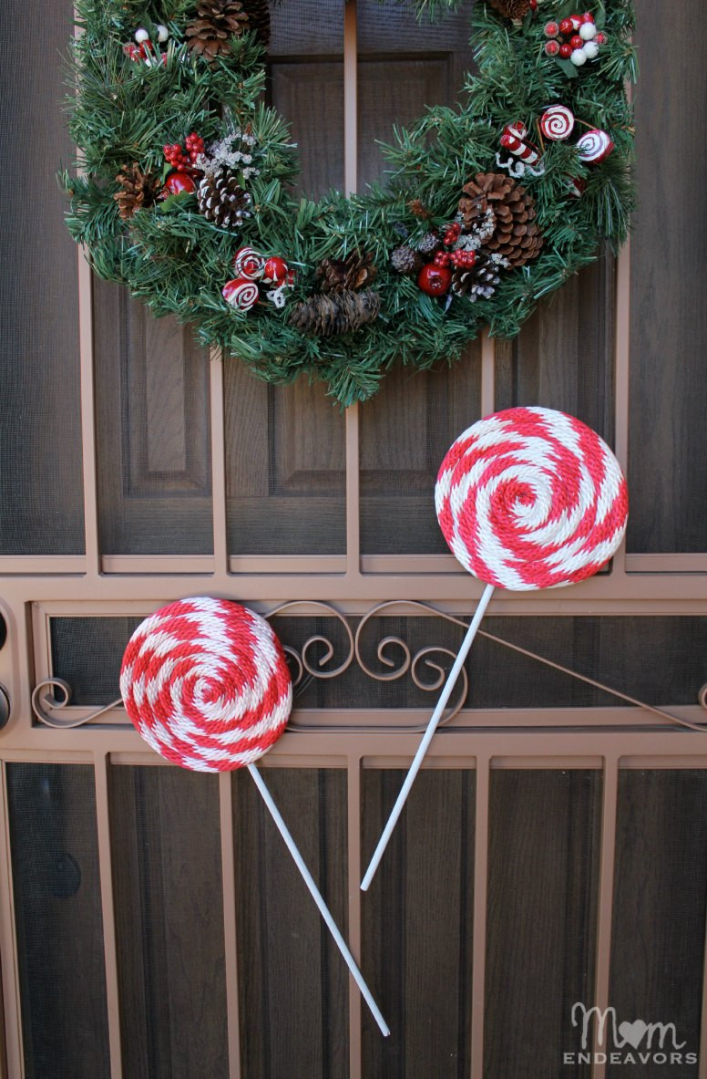 Candy Cane Christmas Decor
 DIY Peppermint Lollipops Christmas Decor