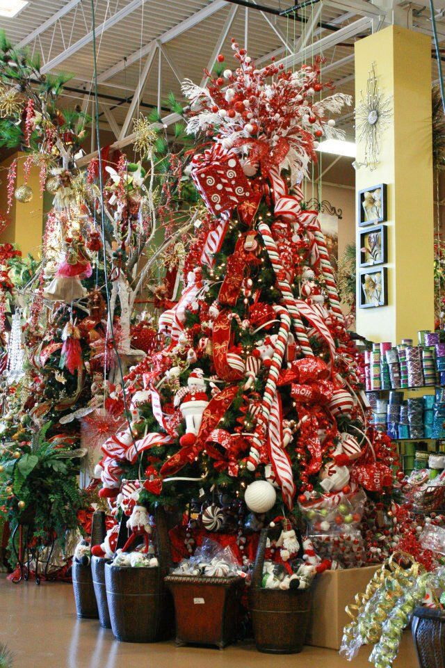 Candy Cane Christmas Tree
 Yummy and Sweet Christmas Tree Ideas
