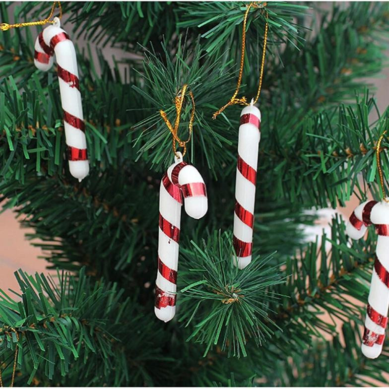 Candy Canes On Christmas Tree
 18 DIY Candy Cane Christmas Tree Ideas