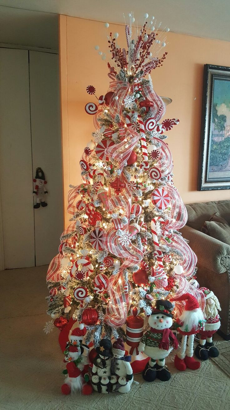 Candy Canes On Christmas Tree
 Best 25 Candy cane christmas tree ideas on Pinterest