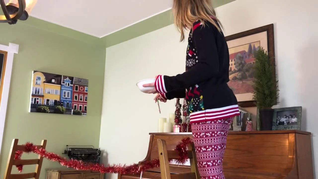 Catch The Candy Christmas
 Minute to Win It Candy Cane Catch Christmas Game