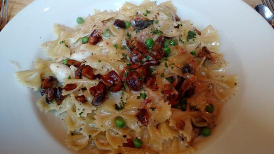 Cheesecake Factory Farfalle With Chicken And Roasted Garlic
 Farfalle with Chicken with Roasted Garlic Picture of The