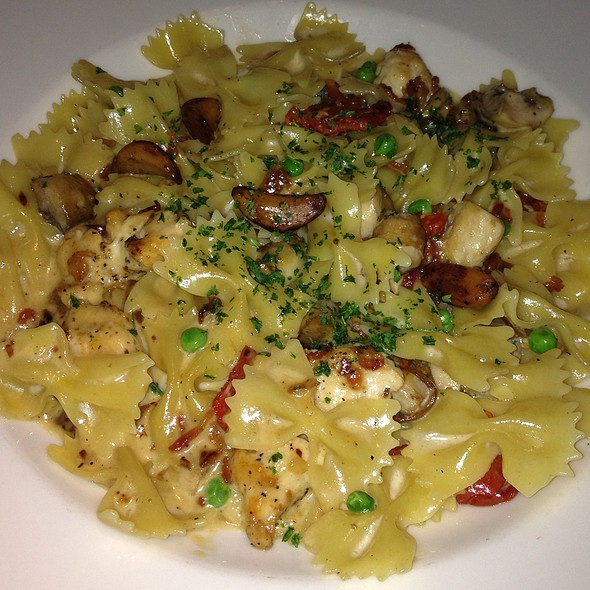 Cheesecake Factory Farfalle With Chicken And Roasted Garlic
 Cheesecake Factory Serves Up the Unhealthiest Meals in