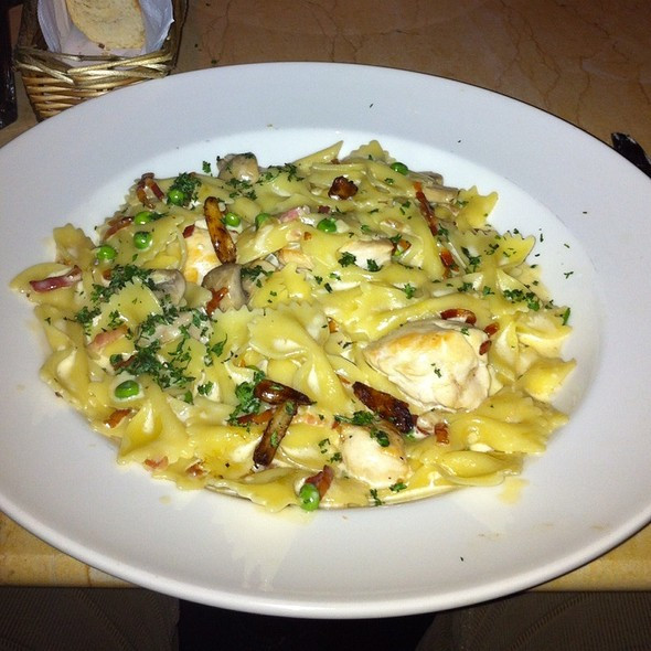 Cheesecake Factory Farfalle With Chicken And Roasted Garlic
 The Cheesecake Factory Farfalle Pasta With Chicken