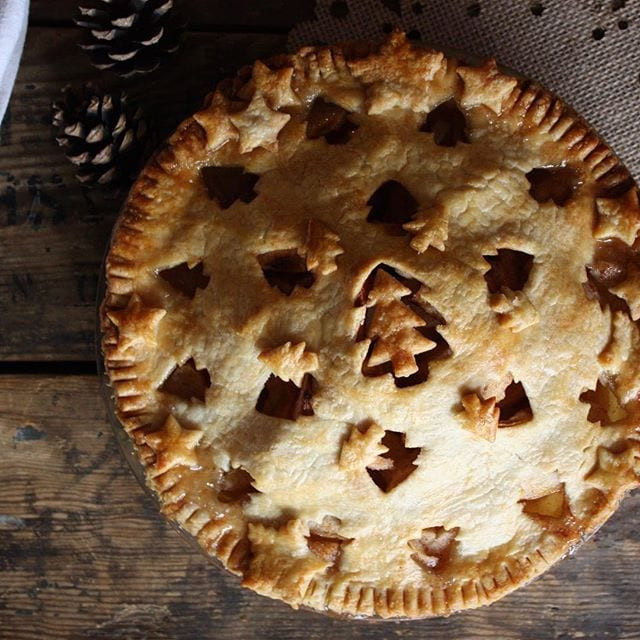 Christmas Apple Pie
 25 Amazing Pie Crusts