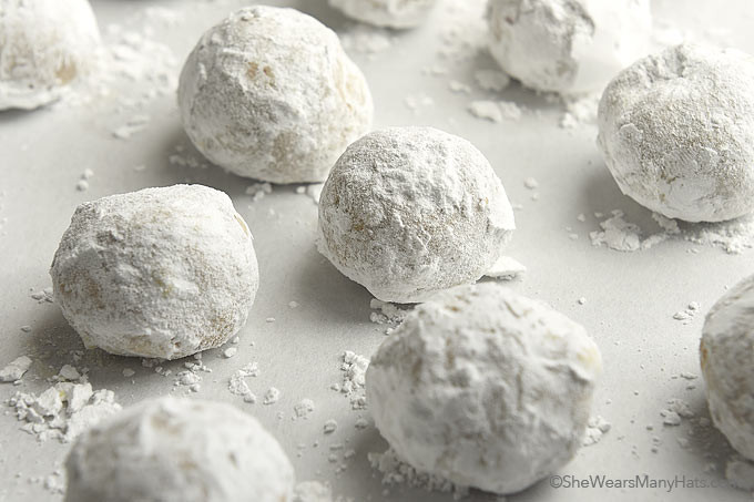 Christmas Ball Cookies Powdered Sugar
 Pecan Snowball Cookies Recipe