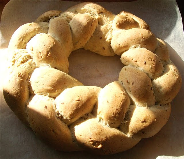 Christmas Bread Wreath
 Christmas Wreath Mini Breads Recipe — Dishmaps
