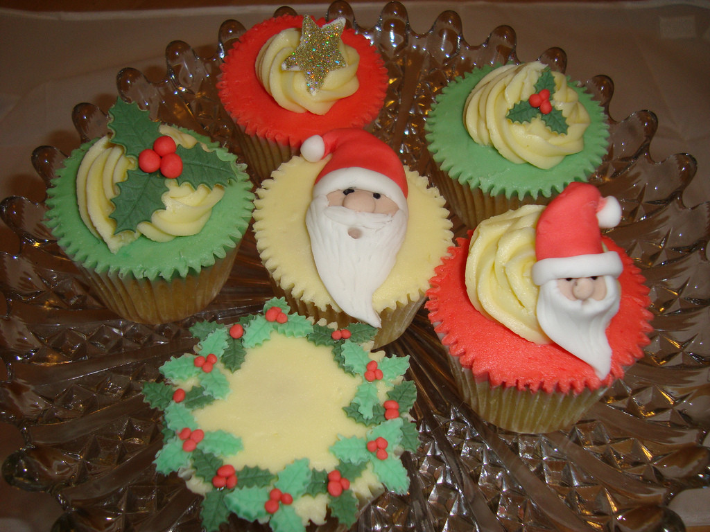 Christmas Cake And Cupcakes
 Christmas cupcakes
