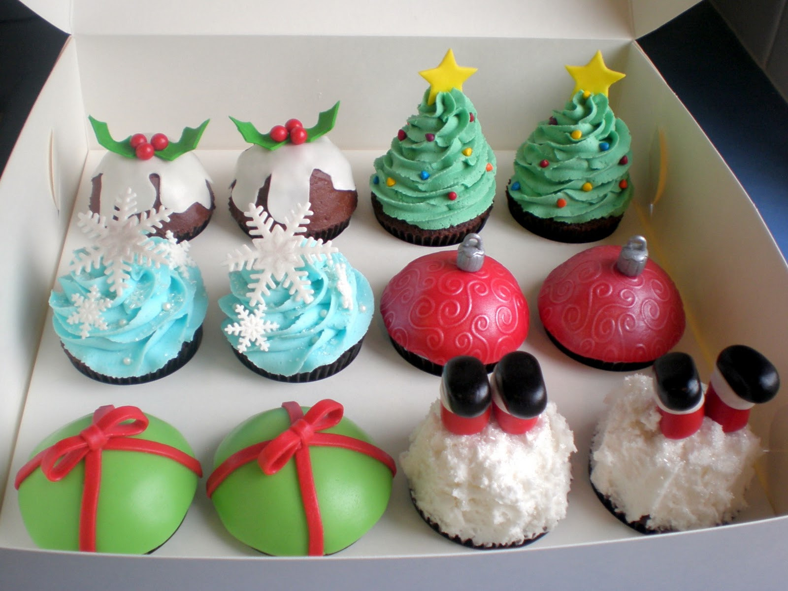 Christmas Cake And Cupcakes
 The Pretty Purveyor Holy Christmas Cupcakes