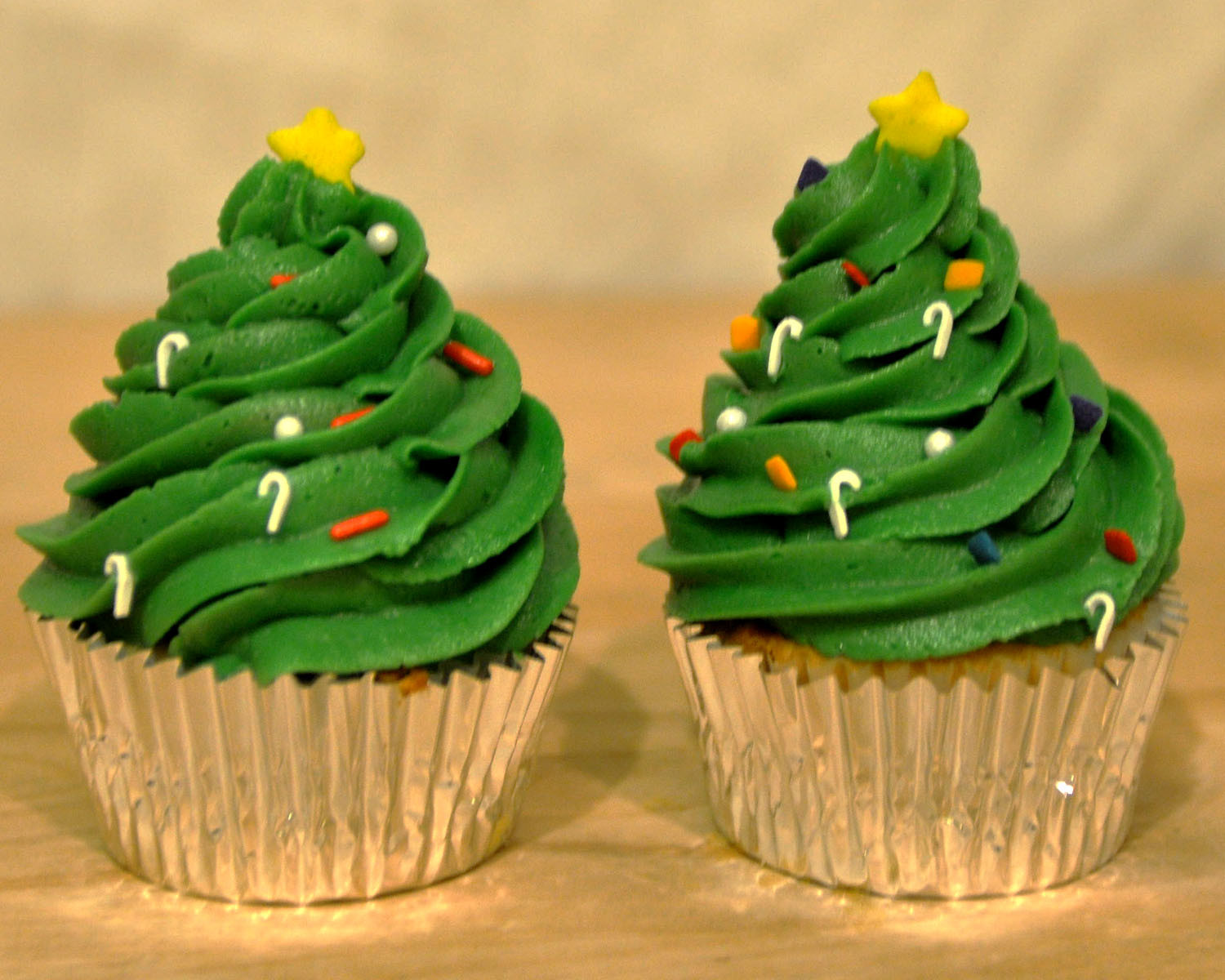 Christmas Cakes And Cupcakes
 Beki Cook s Cake Blog Simple Christmas Cake