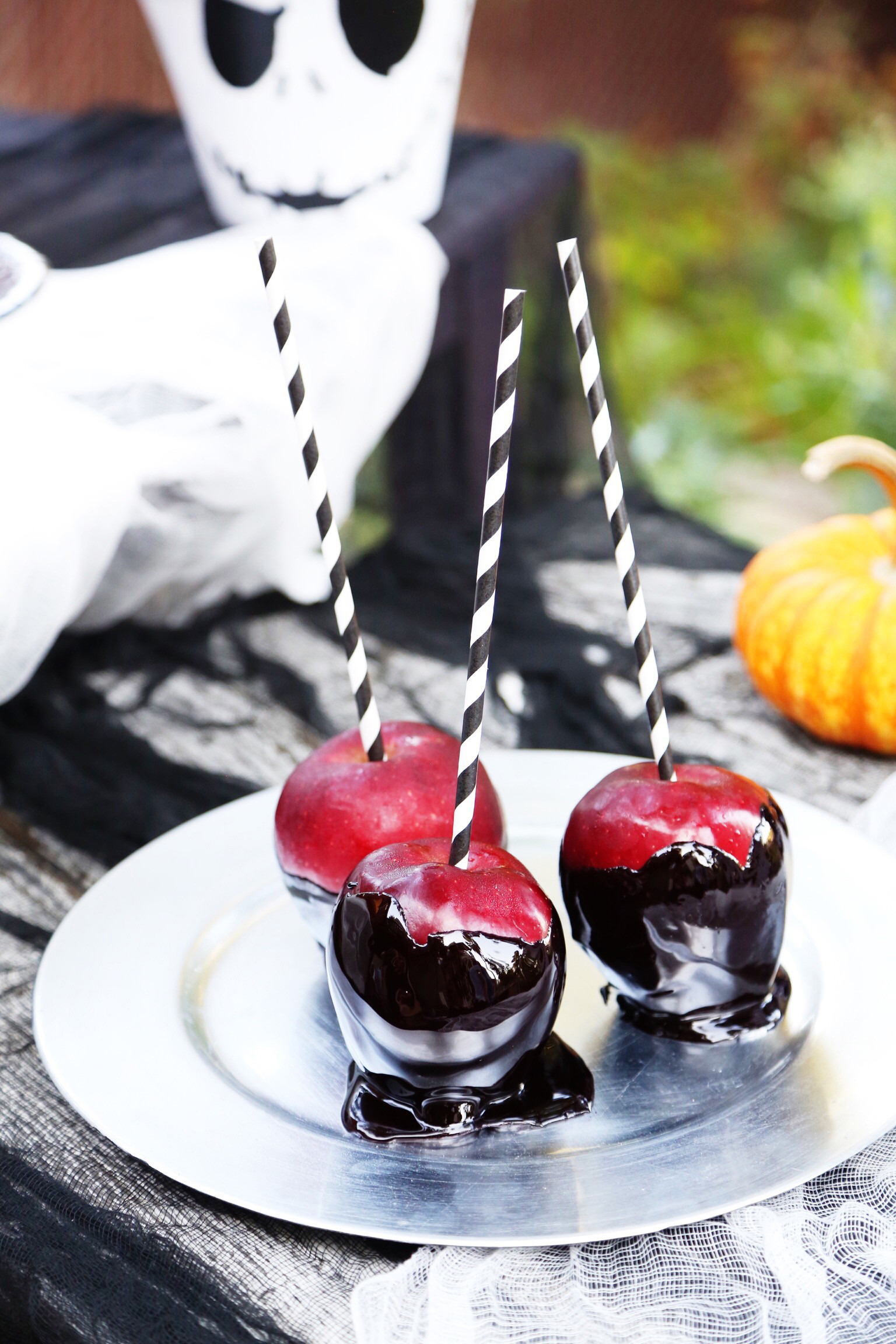 Christmas Candy Apple Ideas
 The Nightmare Before Christmas Caramel Apples