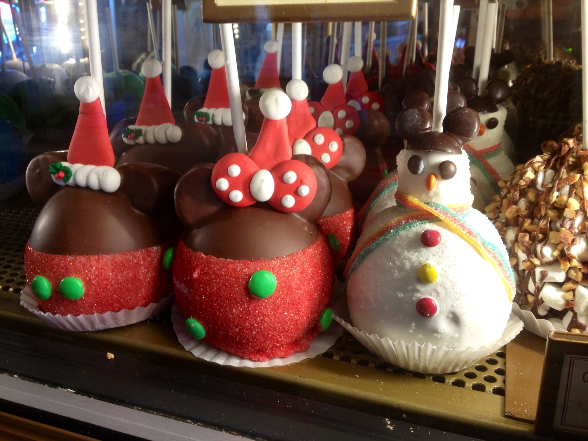 Christmas Candy Apple Ideas
 Holiday Caramel Apples at Disneyland