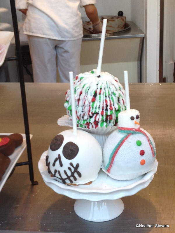 Christmas Candy Apples
 Dining in Disneyland The Holiday Specialty Caramel Apple