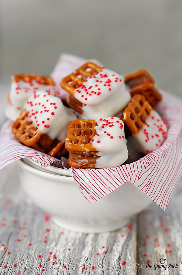 Christmas Candy Bar
 Candy Bar Pretzel Bites