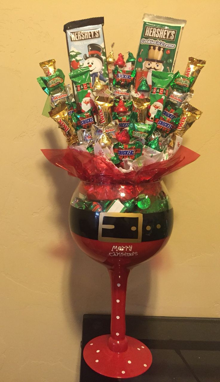 Christmas Candy Gift Baskets
 Best 25 Christmas t baskets ideas on Pinterest