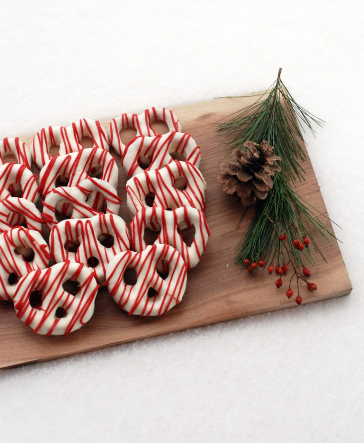 Christmas Chocolate Covered Pretzels
 Chocolate Covered Pretzels – Christmas Style The