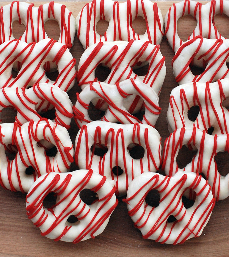 Christmas Chocolate Pretzels
 Chocolate Covered Pretzels Christmas Style The