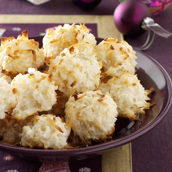 Christmas Coconut Macaroons
 35 Easy Christmas Cookies for a Stress Free Holiday