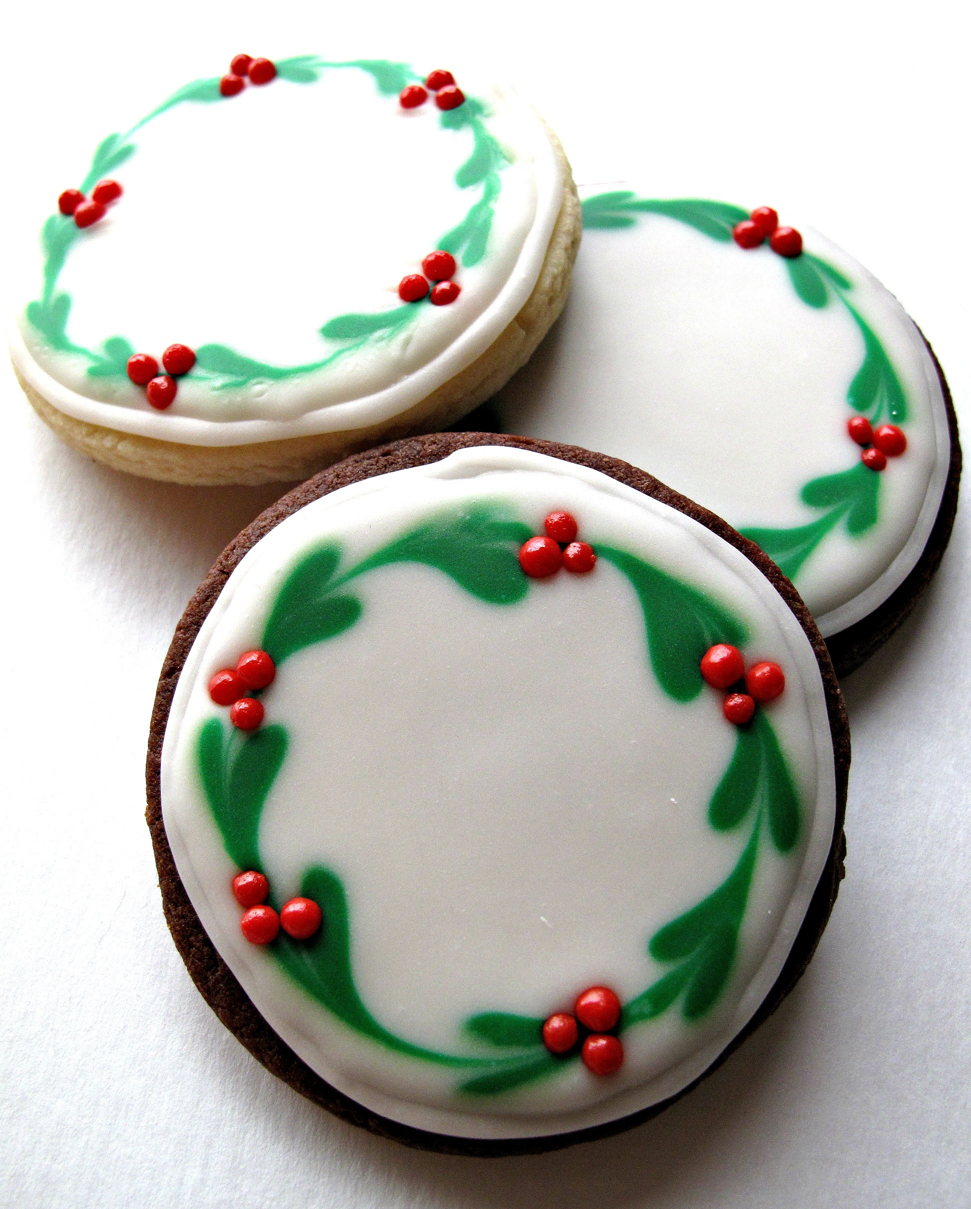 Christmas Cookie Icing Ideas
 Chocolate Covered Oreos and Iced Christmas Sugar Cookies