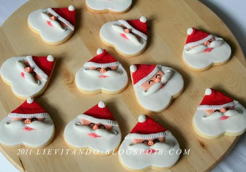 Christmas Cookies And Holiday Hearts
 Santa Cookie discovered by Vanessa on We Heart It