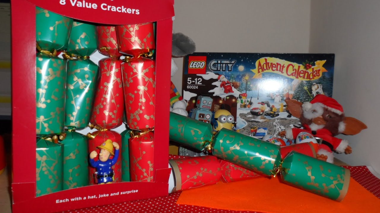 Christmas Crackers Uk
 8 X OPENINGS OF UK BRITISH CHRISTMAS CRACKERS WITH MAGIC