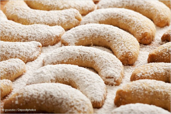 Christmas Crescent Cookies
 Vanillekipferl Almond Crescents Easy Christmas Cookie