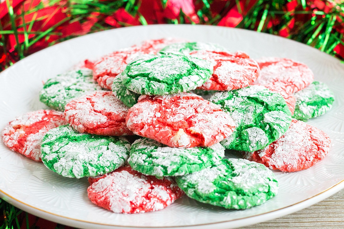 Christmas Crinkle Cool Whip Cookies
 Christmas Crinkle Cool Whip Cookies • Bread Booze Bacon