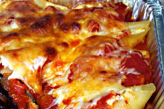 Christmas Dinner Ideas For Large Group
 Stuffed Shells yummm Great idea for a holiday meals for