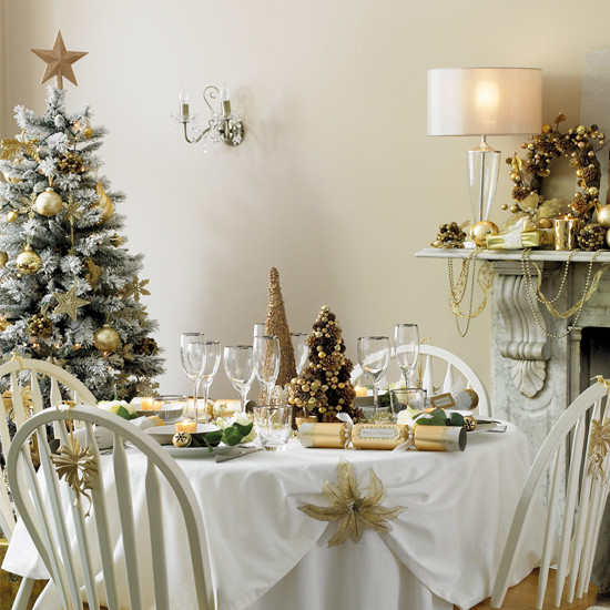 Christmas Dinner Table Decorations
 Anyone Can Decorate Christmas Dining Table Decorating Ideas