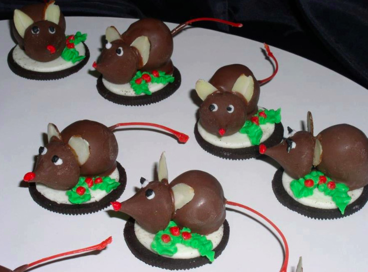 Christmas Mice Candy
 Honey & Butter Oreo Christmas Mice with Chocolate Dipped