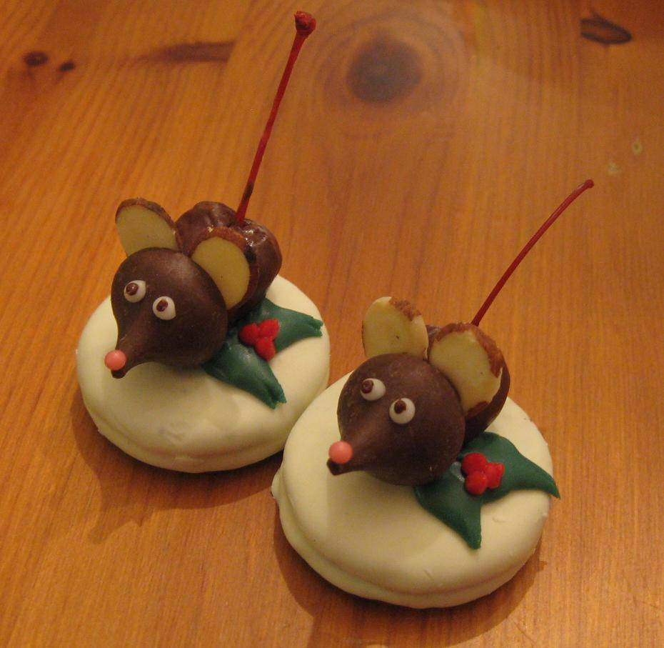 Christmas Mice Cookies
 Pluff Mudd Studio December 2010