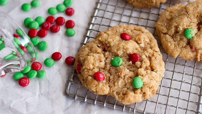 Christmas Oatmeal Cookies
 Easy Holiday Oatmeal Cookies recipe from Tablespoon