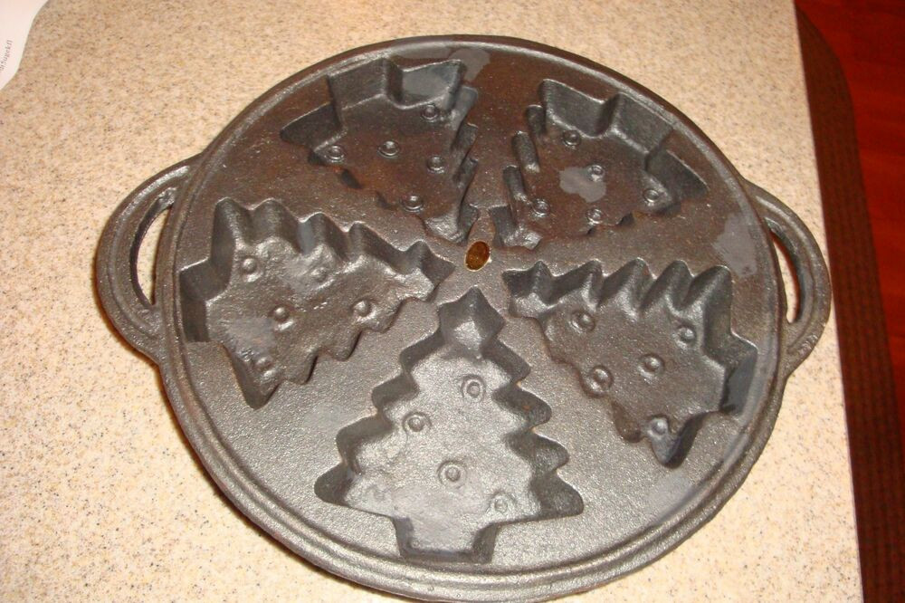 Christmas Tree Baking Pan
 Cast Iron Christmas Tree Mold Baking Pan