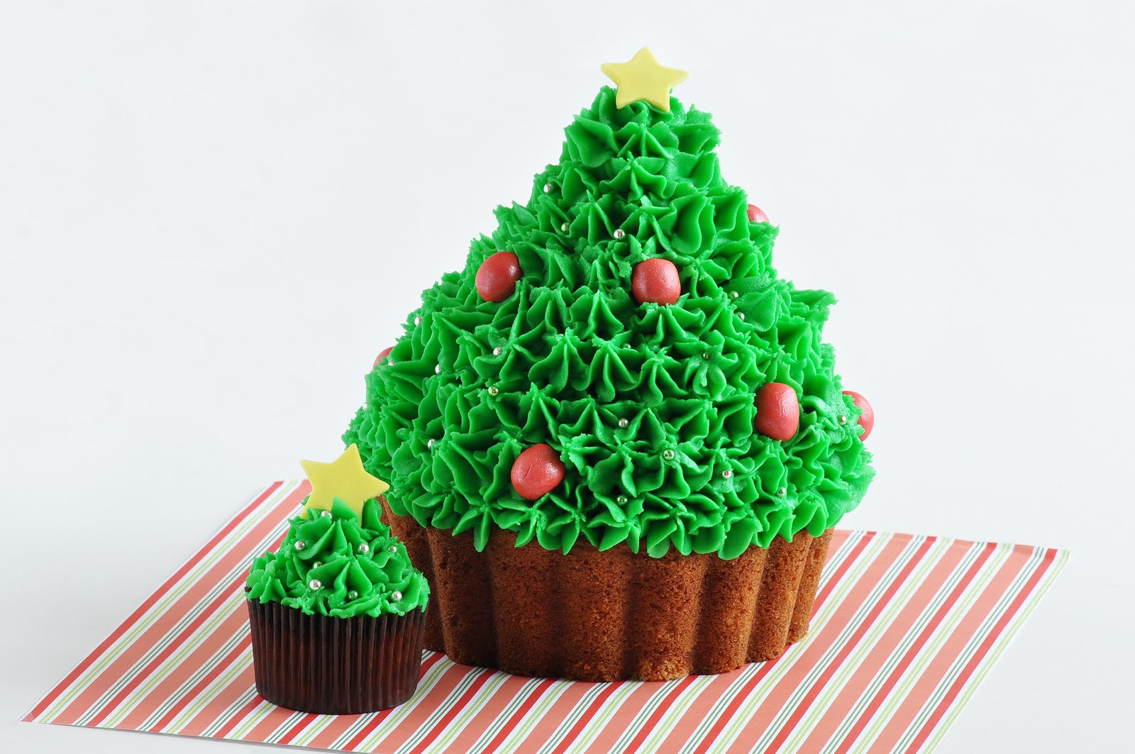 Christmas Tree Cupcake Cakes
 Chita Juice Cupcakes That are Also Christmas Trees