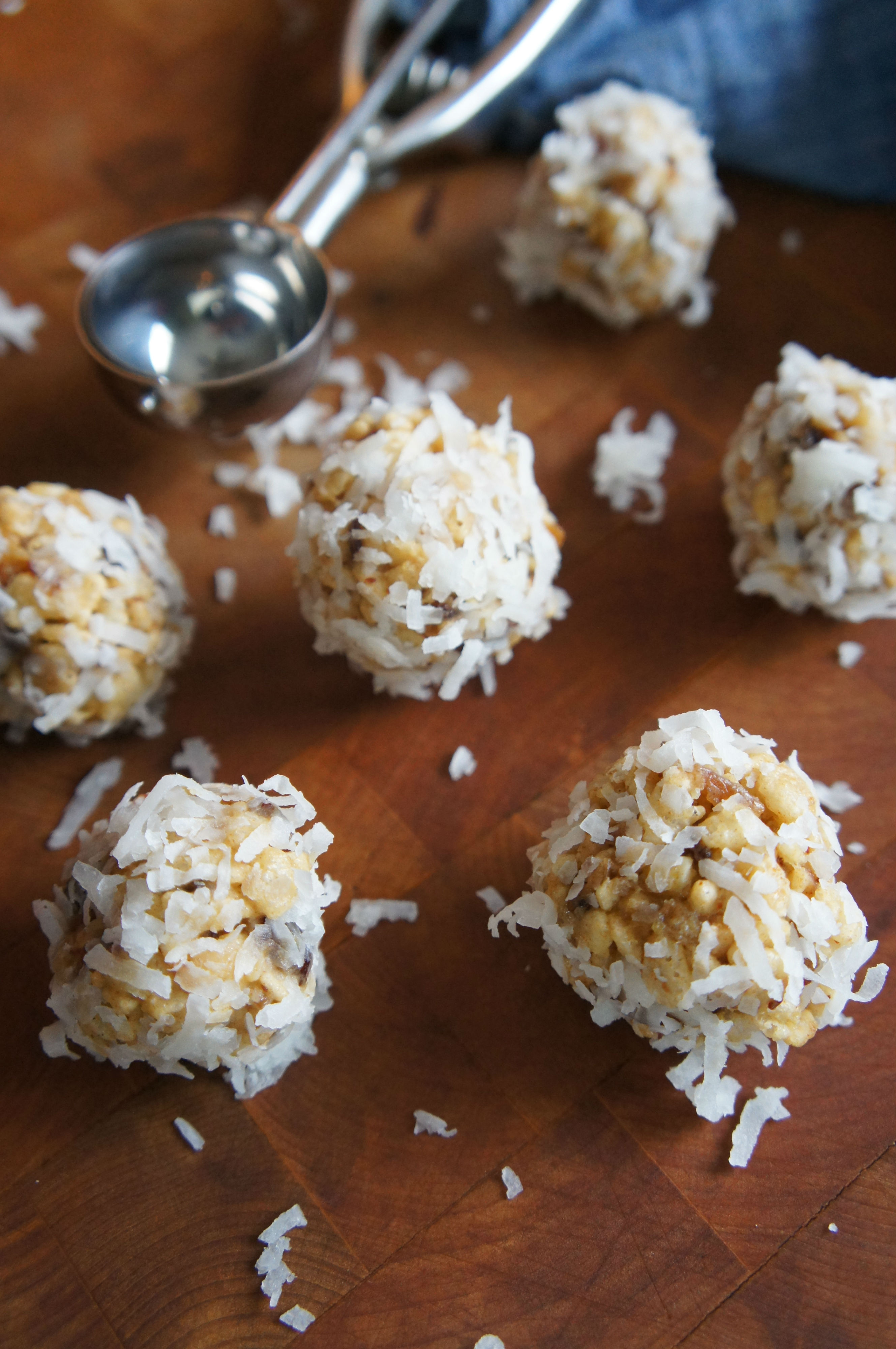 Coconut Christmas Cookies
 Rice Krispie Coconut Date Ball Christmas Cookie Recipe