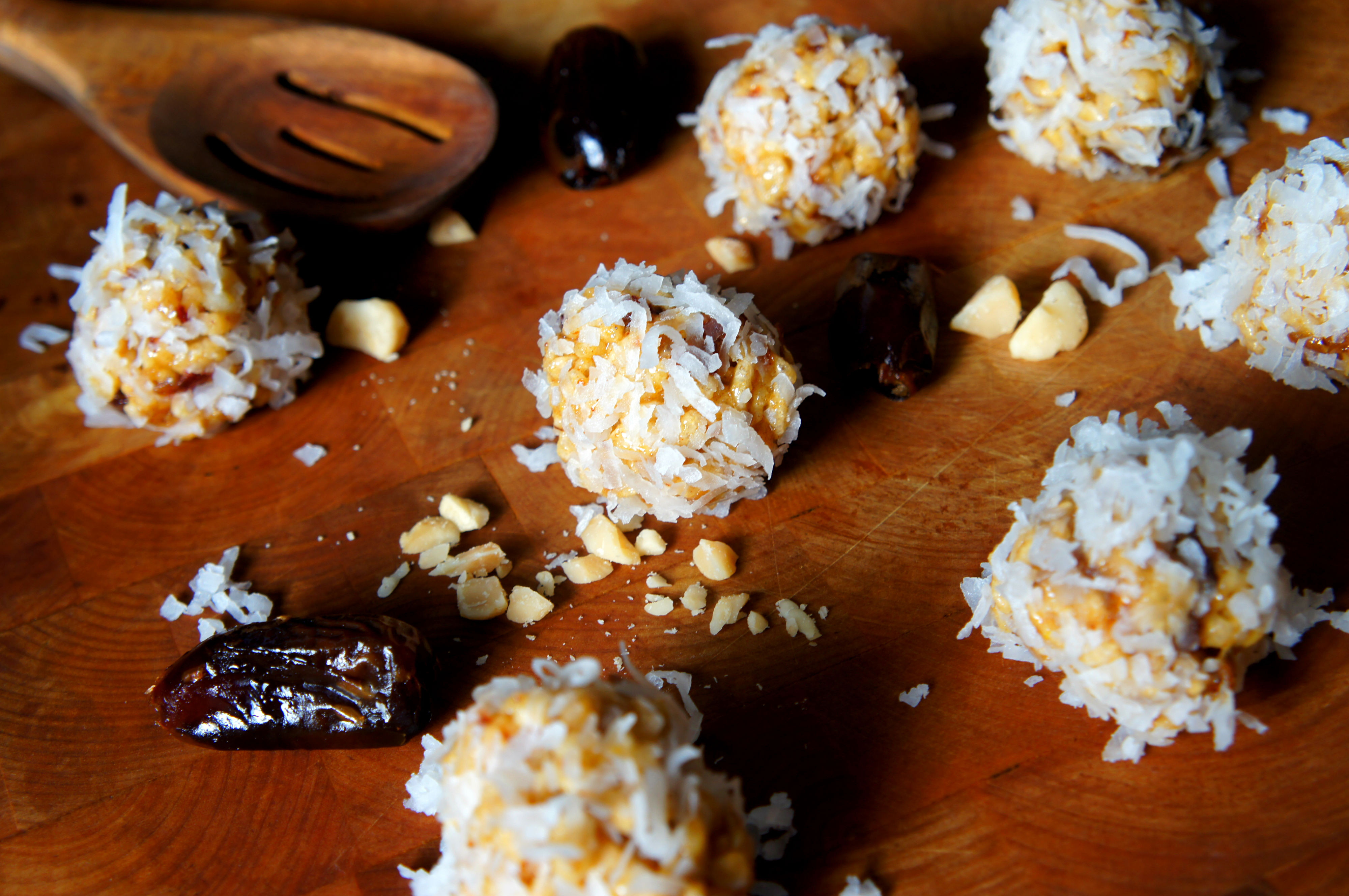 Coconut Christmas Cookies
 Rice Krispie Coconut Date Ball Christmas Cookie Recipe