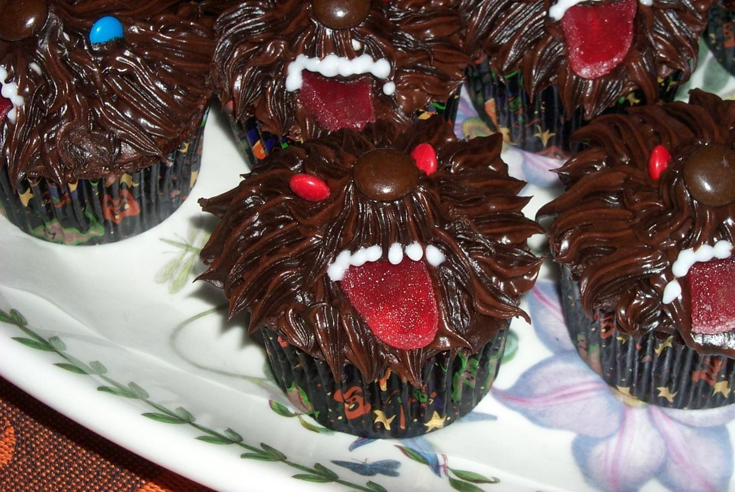 Creepy Halloween Desserts
 Killer Cupcakes 6 Cute & Creepy Halloween Desserts Food