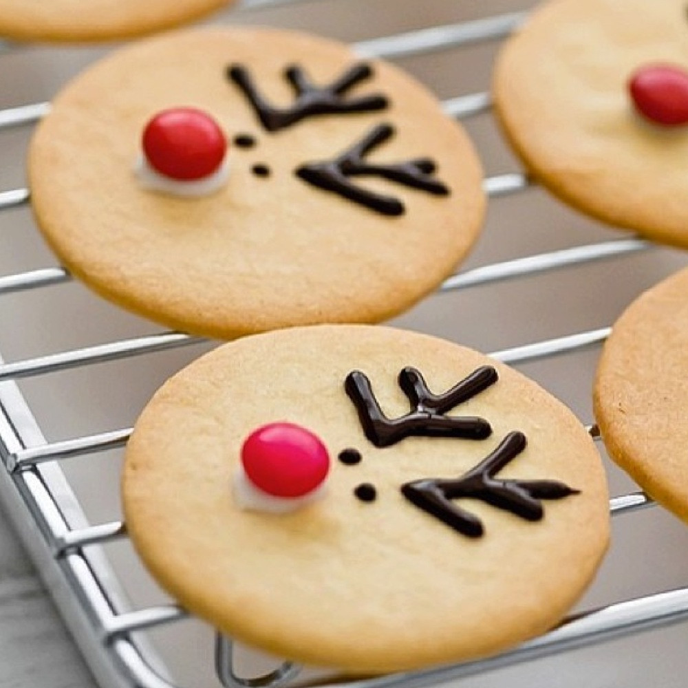 Cute Easy Christmas Cookies
 Holiday dessert ideas you can make with your kids